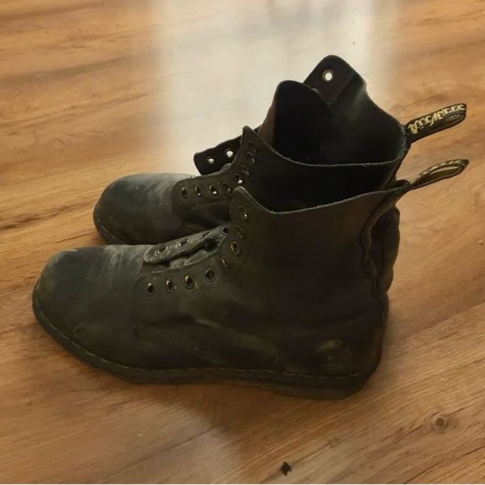Used black boots